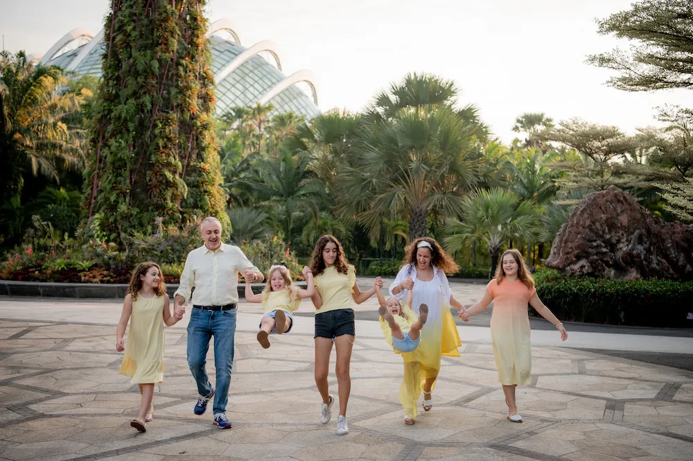 Silvia and her family holding hands and having fun in a group photo.